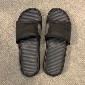 Nike shower slides. Men’s size 10